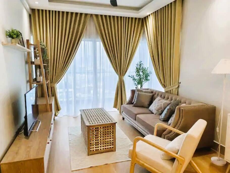 Klcc View 3br 3bath At Rc By Rosaz